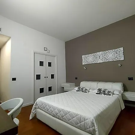 Beb Stefani Bed and Breakfast Σαλέρνο